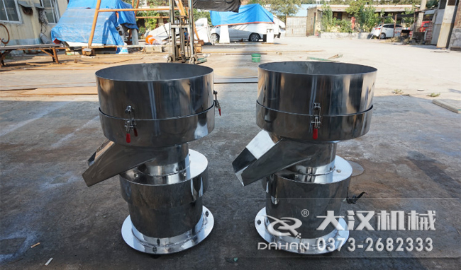 不銹鋼涂料振動篩是一種比較受用戶歡迎的產(chǎn)品之一，主要優(yōu)勢耐酸堿，不生銹，使用壽命長。